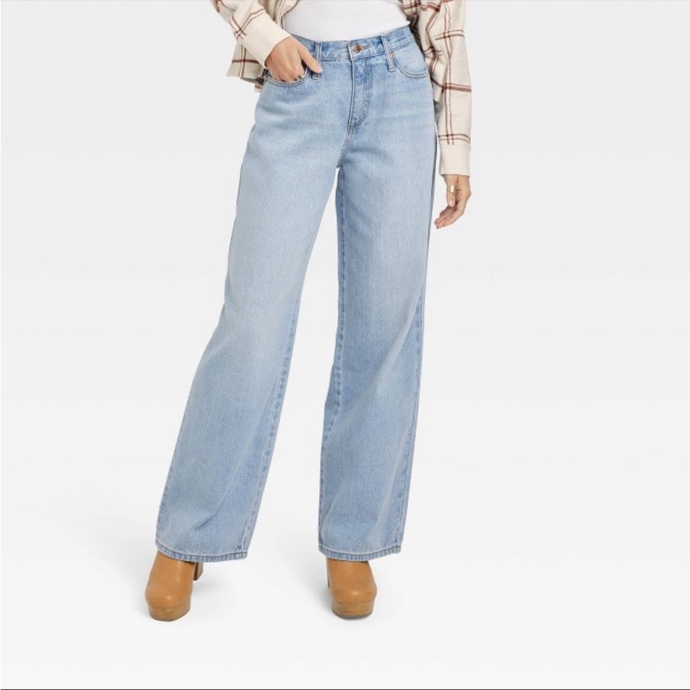 Relaxed Wide Leg Jeans